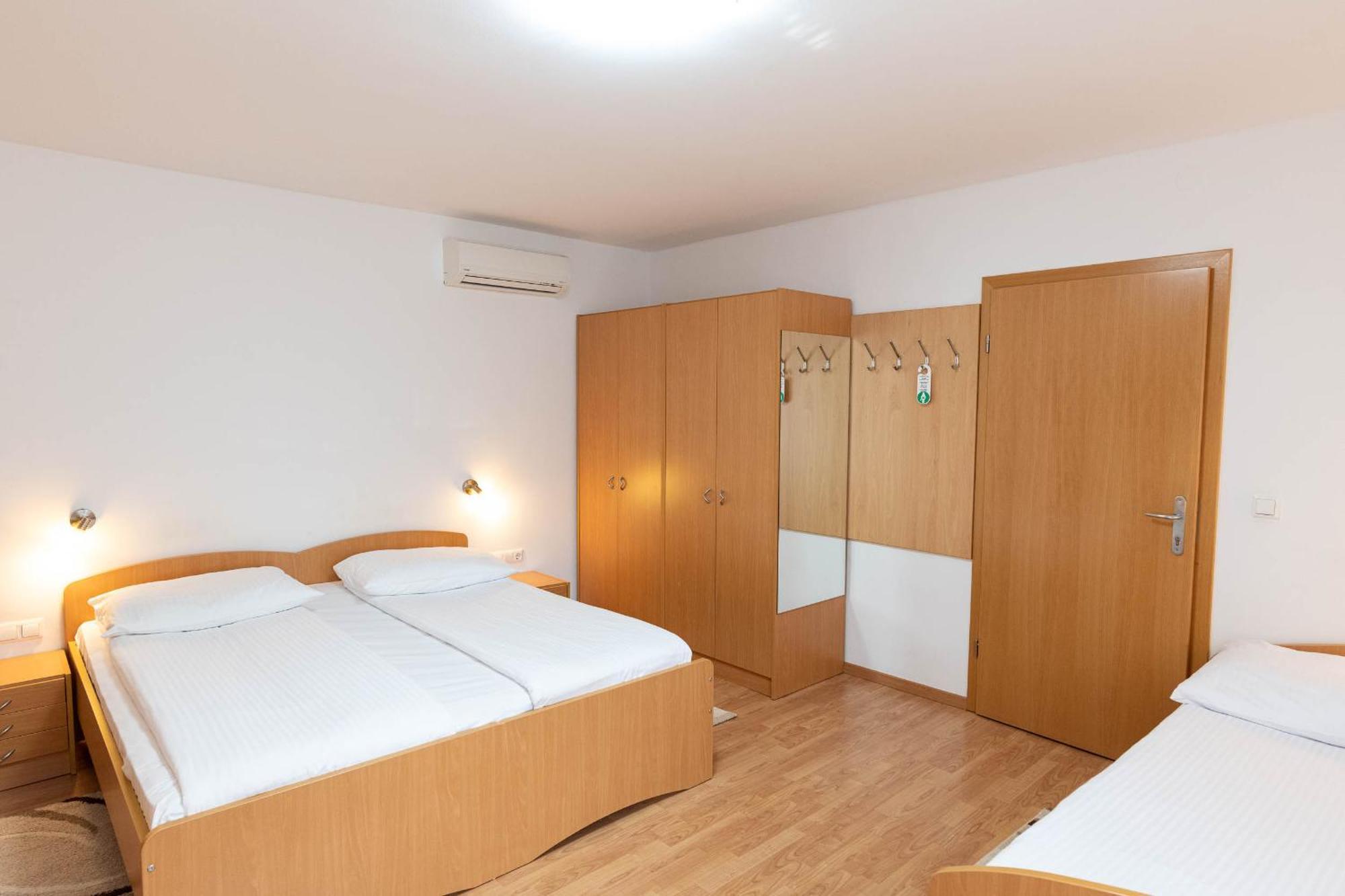 Apartmaji In Sobe Ramar Straza 外观 照片